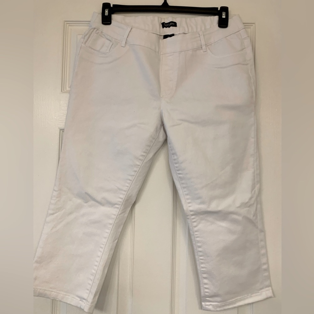 Women’s stretch capris